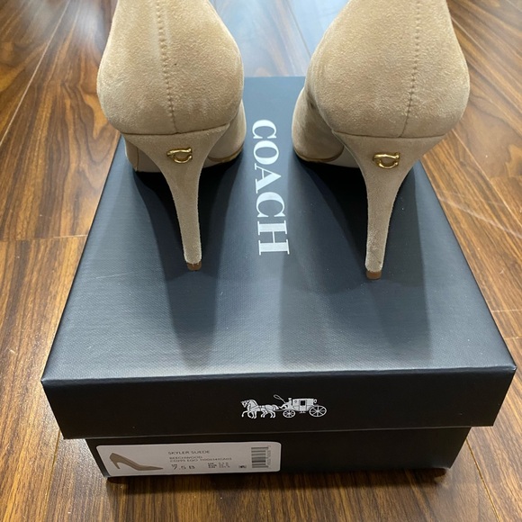 COACH - Two Pairs of Brand New
Skyler Pumps - Size 7.5 - Picture 12 of 12